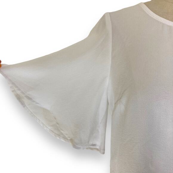 Bebe white button back crop top blouse with fluttery half length flare sleeves - Picture 2 of 7